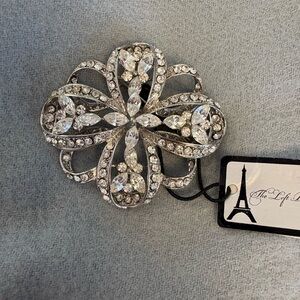 Stunning Crystal Floral Brooch NWT